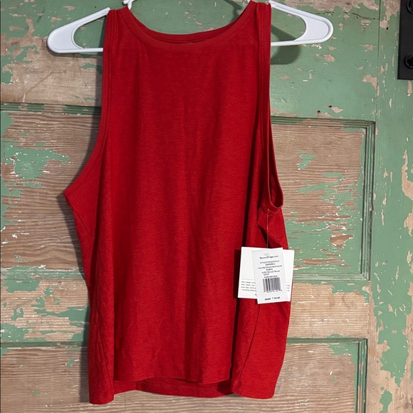 NWT Beyond Yoga Featherweight Rebalance Tank. Ruby Red color. Size S. - Picture 4 of 7